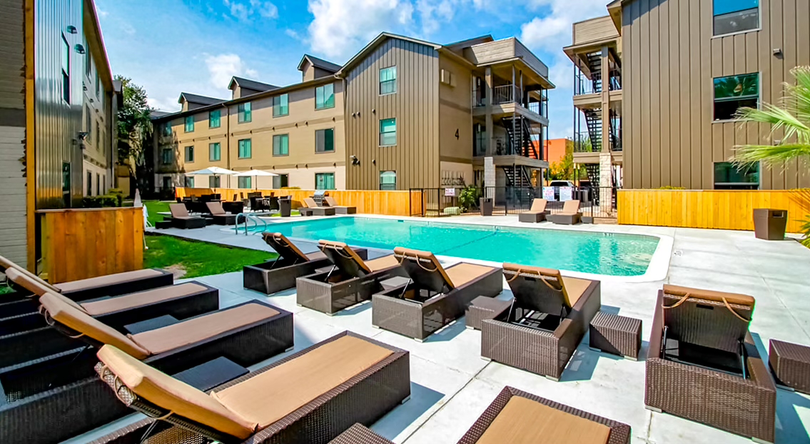 Basic property photo from website - daytime with standard lighting